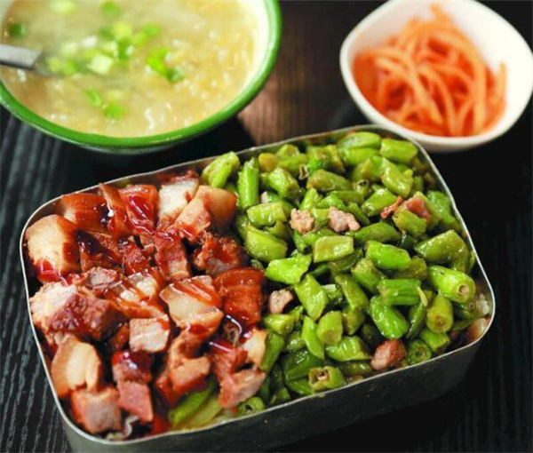 东北精炒老饭盒加盟